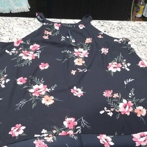 Black high low flowy tank